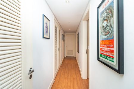Apartamento à venda com 201m², 3 quartos e 4 vagas Apartamento à venda com 201m², 3 quartos e 4 vagasCorredor