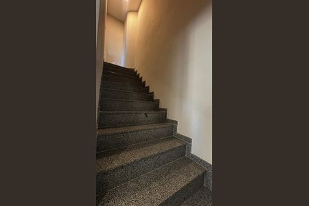 Apartamento para alugar com 155m², 3 quartos e 2 vagas Apartamento para alugar com 155m², 3 quartos e 2 vagasEscada