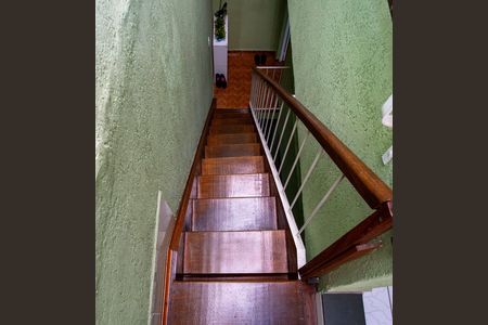 Casa à venda com 300m², 6 quartos e 2 vagasEscada