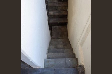 Casa à venda com 300m², 6 quartos e 2 vagasEscada