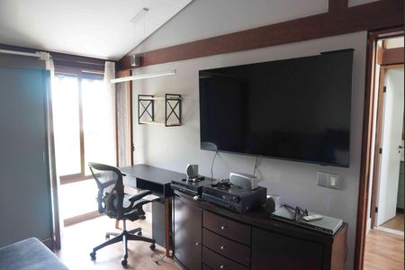Casa de condomínio à venda com 180m², 3 quartos e 2 vagasSala de TV