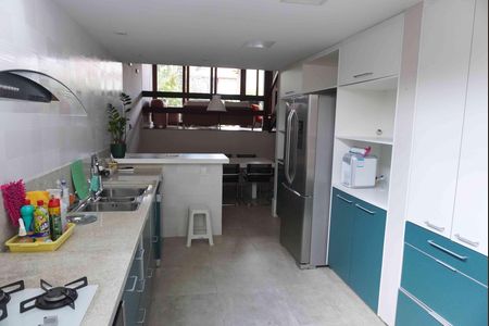 Casa de condomínio à venda com 180m², 3 quartos e 2 vagasCozinha e Área de Serviço