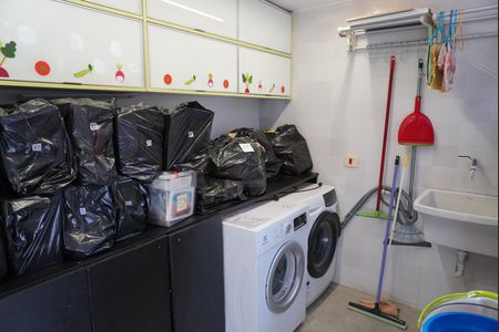 Casa de condomínio à venda com 180m², 3 quartos e 2 vagasÁrea de Serviço