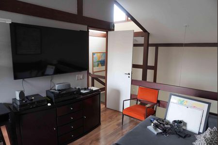 Sala de TV de casa de condomínio à venda com 3 quartos, 180m² em Centro de Apoio I (alphaville), Santana de Parnaíba