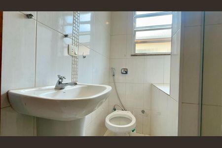 Casa à venda com 135m², 3 quartos e 2 vagas Casa à venda com 135m², 3 quartos e 2 vagasBanheiro
