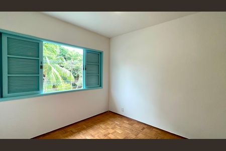 Casa à venda com 135m², 3 quartos e 2 vagas Casa à venda com 135m², 3 quartos e 2 vagasSuite