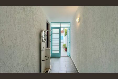 Casa à venda com 135m², 3 quartos e 2 vagas Casa à venda com 135m², 3 quartos e 2 vagasCorredor Lateral