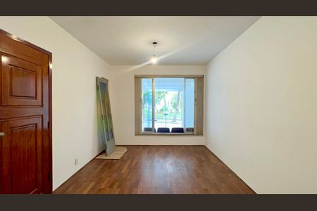 Casa à venda com 135m², 3 quartos e 2 vagas Casa à venda com 135m², 3 quartos e 2 vagasSala