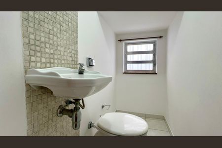 Casa à venda com 135m², 3 quartos e 2 vagas Casa à venda com 135m², 3 quartos e 2 vagasLavabo