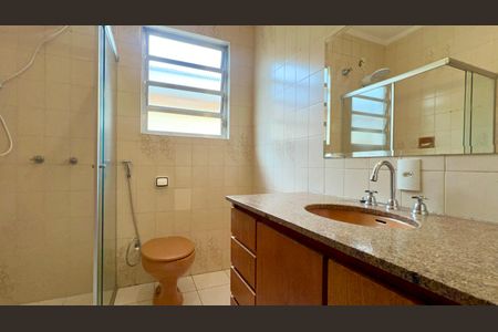 Casa à venda com 135m², 3 quartos e 2 vagas Casa à venda com 135m², 3 quartos e 2 vagasBanheiro da Suíte