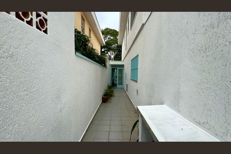 Casa à venda com 135m², 3 quartos e 2 vagas Casa à venda com 135m², 3 quartos e 2 vagasCorredor Lateral