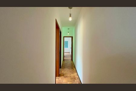 Casa à venda com 135m², 3 quartos e 2 vagas Casa à venda com 135m², 3 quartos e 2 vagasCorredor