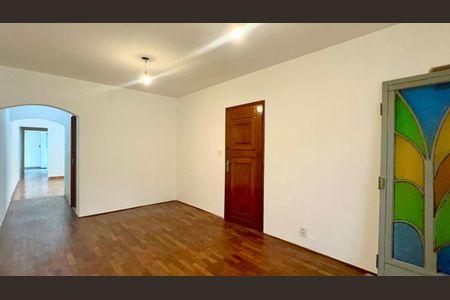 Casa à venda com 135m², 3 quartos e 2 vagas Casa à venda com 135m², 3 quartos e 2 vagasSala