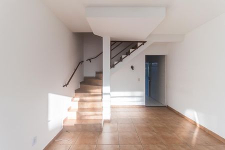 Sala de casa de condomínio para alugar com 2 quartos, 70m² em Jardim Bela Vista, Mogi das Cruzes