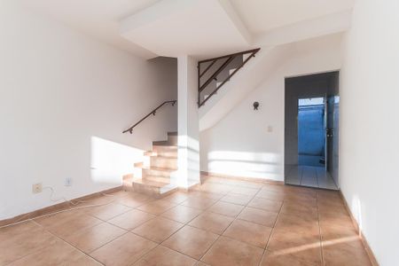 Sala de casa de condomínio para alugar com 2 quartos, 70m² em Jardim Bela Vista, Mogi das Cruzes