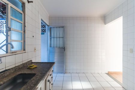 Cozinha de casa de condomínio para alugar com 2 quartos, 70m² em Jardim Bela Vista, Mogi das Cruzes