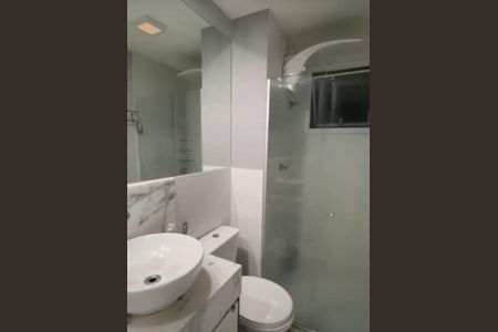 Banheiro de apartamento para alugar com 2 quartos, 47m² em Jardim Marilu, Cotia