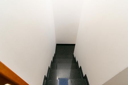 Escada de casa à venda com 3 quartos, 92m² em Vila Olinda, São Paulo