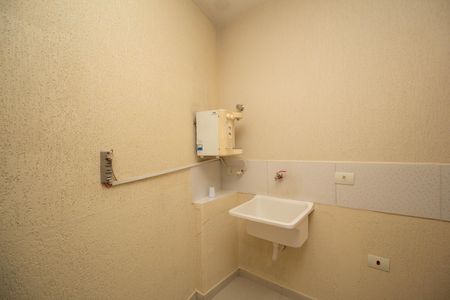 Área de Serviço de casa de condomínio para alugar com 3 quartos, 80m² em Vila Pereira Cerca, São Paulo