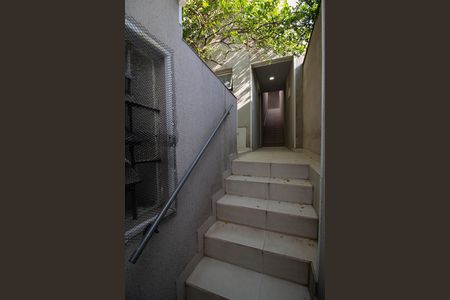 Casa de condomínio para alugar com 80m², 3 quartos e sem vaga Casa de condomínio para alugar com 80m², 3 quartos e sem vagaEscada