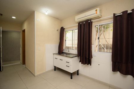 Cozinha de casa de condomínio para alugar com 3 quartos, 80m² em Vila Pereira Cerca, São Paulo