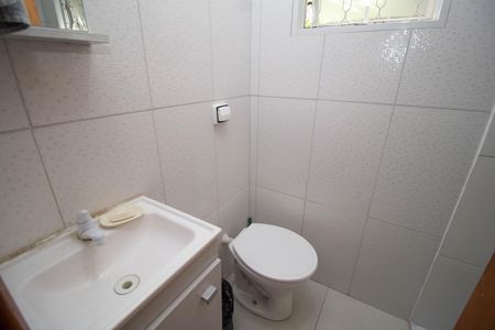 Casa de condomínio para alugar com 80m², 3 quartos e sem vaga Casa de condomínio para alugar com 80m², 3 quartos e sem vagaBanheiro