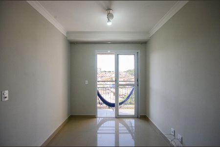Sala de apartamento para alugar com 2 quartos, 56m² em Parque Maria Domitila, São Paulo