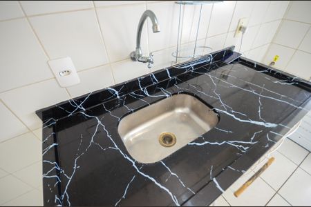 Cozinha de apartamento para alugar com 2 quartos, 56m² em Parque Maria Domitila, São Paulo