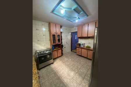 Casa à venda com 4 quartos, 217m² em Vila Nogueira, Diadema