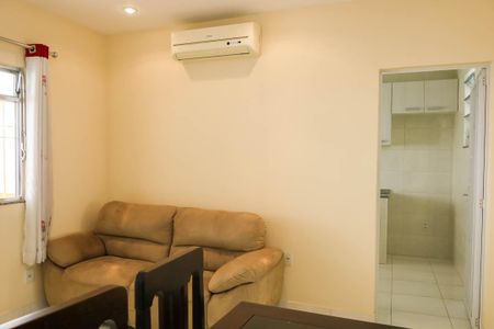 Casa de condomínio para alugar com 45m², 1 quarto e sem vaga Casa de condomínio para alugar com 45m², 1 quarto e sem vagaSala