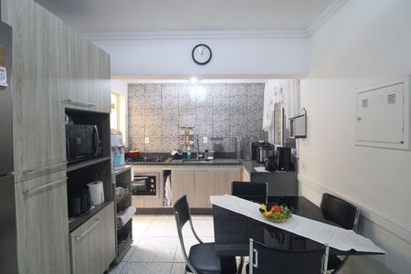 Casa à venda com 167m², 2 quartos e 2 vagasCozinha