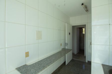 Apartamento para alugar com 260m², 3 quartos e 2 vagasÁrea de Serviço 2