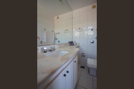 Banheiro da Suíte de apartamento para alugar com 3 quartos, 260m² em São Luiz, Belo Horizonte