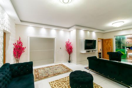 Casa para alugar com 350m², 4 quartos e 6 vagas Casa para alugar com 350m², 4 quartos e 6 vagasSala