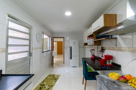 Casa para alugar com 350m², 4 quartos e 6 vagas Casa para alugar com 350m², 4 quartos e 6 vagasCozinha