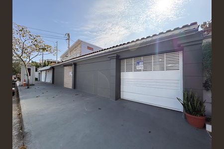 Casa para alugar com 350m², 4 quartos e 6 vagas Casa para alugar com 350m², 4 quartos e 6 vagasFachada