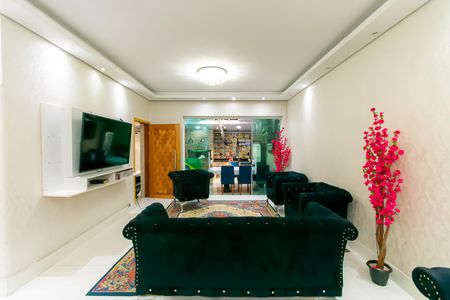 Casa para alugar com 350m², 4 quartos e 6 vagas Casa para alugar com 350m², 4 quartos e 6 vagasSala