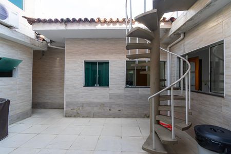 Casa para alugar com 350m², 4 quartos e 6 vagas Casa para alugar com 350m², 4 quartos e 6 vagasQuintal