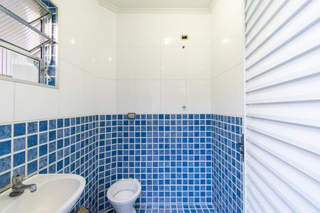 Casa para alugar com 350m², 4 quartos e 6 vagas Casa para alugar com 350m², 4 quartos e 6 vagasBanheiro de Serviço
