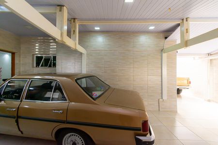 Casa para alugar com 350m², 4 quartos e 6 vagas Casa para alugar com 350m², 4 quartos e 6 vagasGaragem