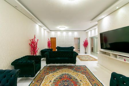 Casa para alugar com 350m², 4 quartos e 6 vagas Casa para alugar com 350m², 4 quartos e 6 vagasSala