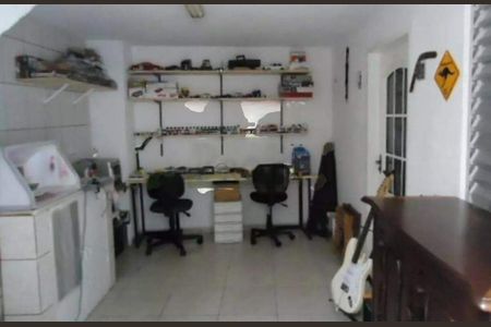 Casa à venda com 8 quartos, 225m² em Vila Arapua, São Paulo