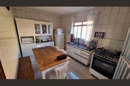 Casa à venda com 8 quartos, 225m² em Vila Arapua, São Paulo