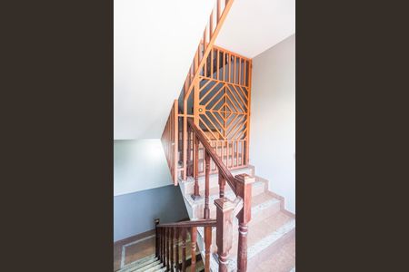 Casa para alugar com 110m², 2 quartos e sem vaga Casa para alugar com 110m², 2 quartos e sem vagaEscada