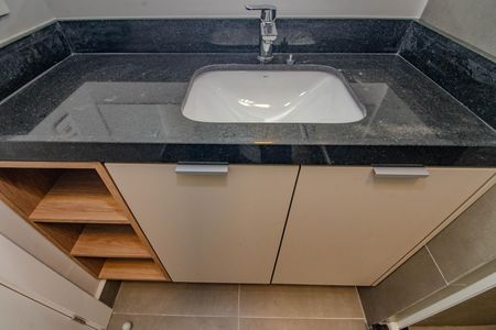 Banheiro de kitnet/studio para alugar com 1 quarto, 38m² em Boa Vista, Porto Alegre