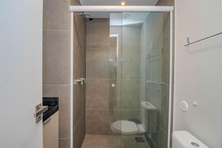 Banheiro de kitnet/studio para alugar com 1 quarto, 38m² em Boa Vista, Porto Alegre