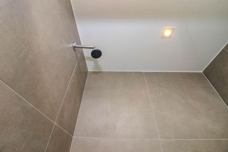 Banheiro de kitnet/studio para alugar com 1 quarto, 38m² em Boa Vista, Porto Alegre