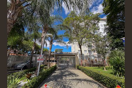 Apartamento para alugar com 59m², 2 quartos e 1 vaga Apartamento para alugar com 59m², 2 quartos e 1 vagaFachada