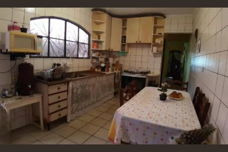 Casa à venda com 5 quartos, 187m² em Vila Scarpelli, Santo André