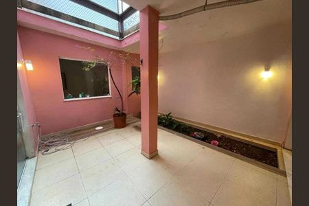 Casa à venda com 236m², 3 quartos e 2 vagas